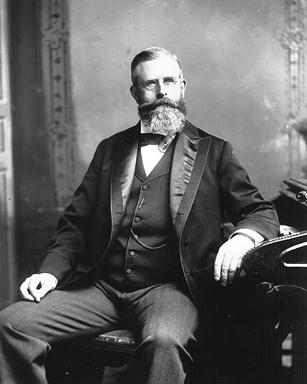 Sir William Mulock, ministre des Postes, de juillet 1896 Ã  octobre 1905